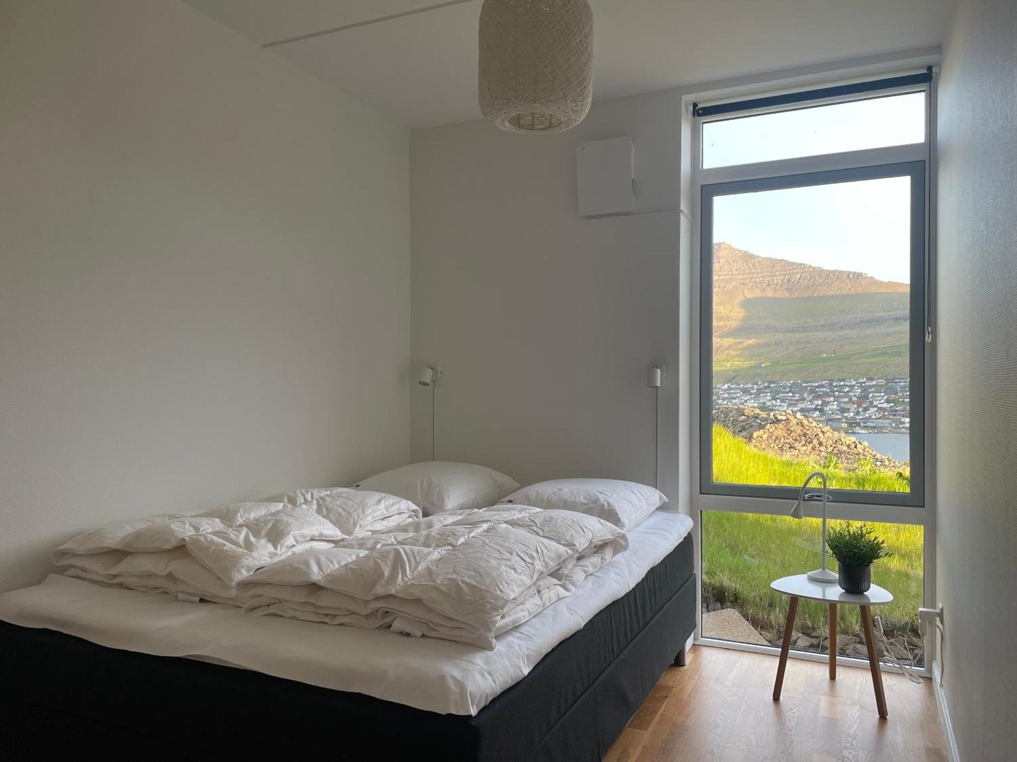 Unique Sea & Landscape View And Spacious Apartment Klaksvík 外观 照片