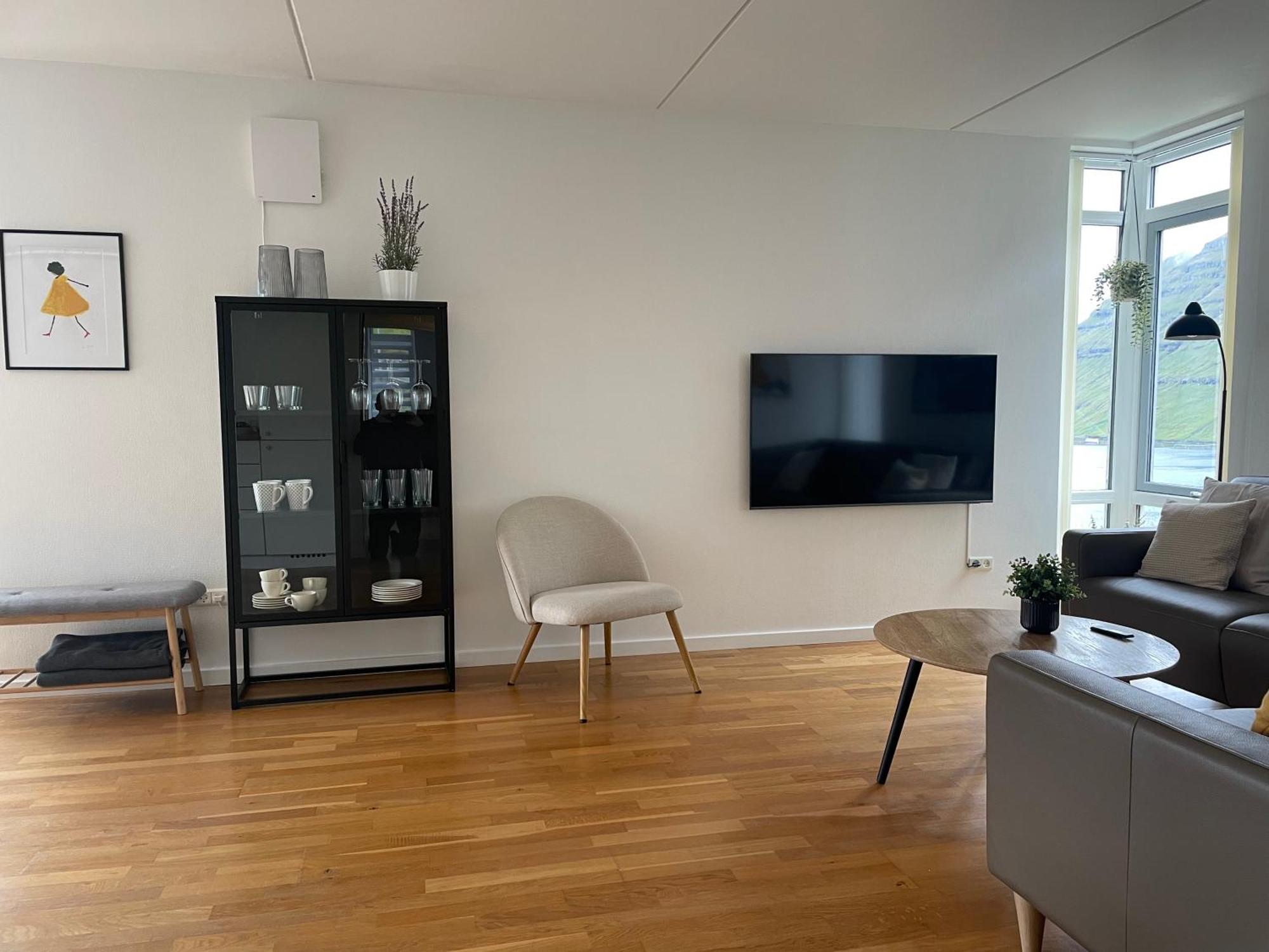 Unique Sea & Landscape View And Spacious Apartment Klaksvík 外观 照片