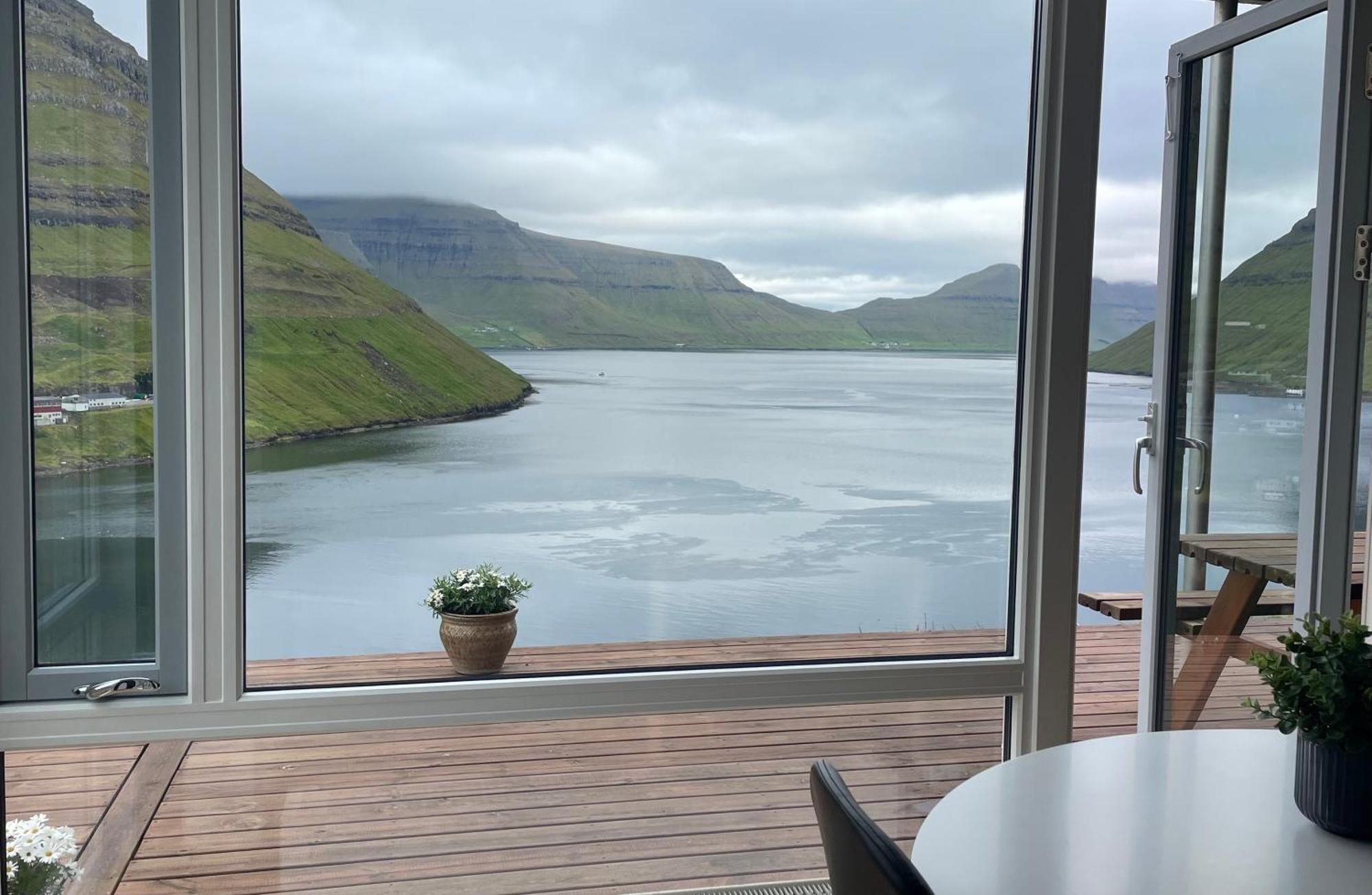 Unique Sea & Landscape View And Spacious Apartment Klaksvík 外观 照片